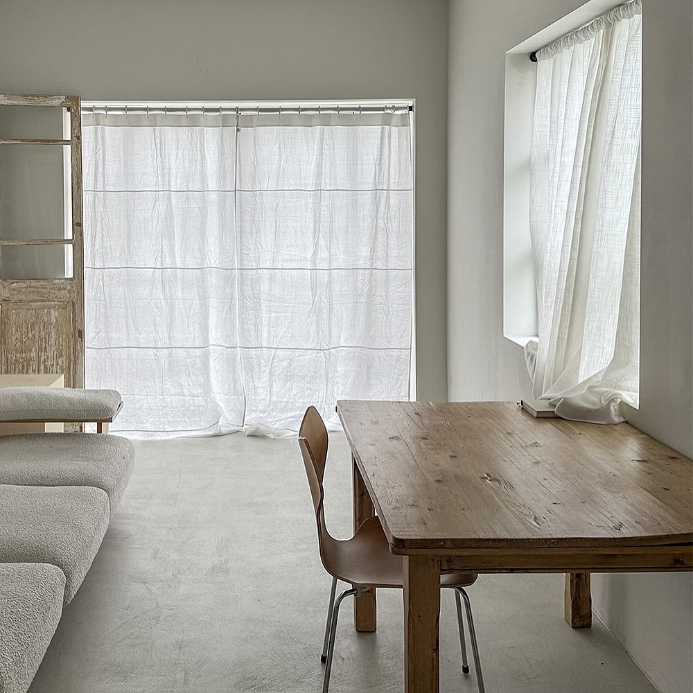 무디 Facebook ad: Haim Soft Linen Shade Curtain (white)