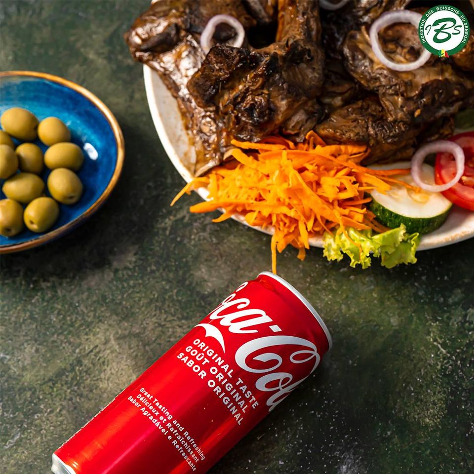 Industrie des Boissons du Sénégal - IBS Facebook ad: Le vrai rafraîchissement commence ici avec Coca-Cola.