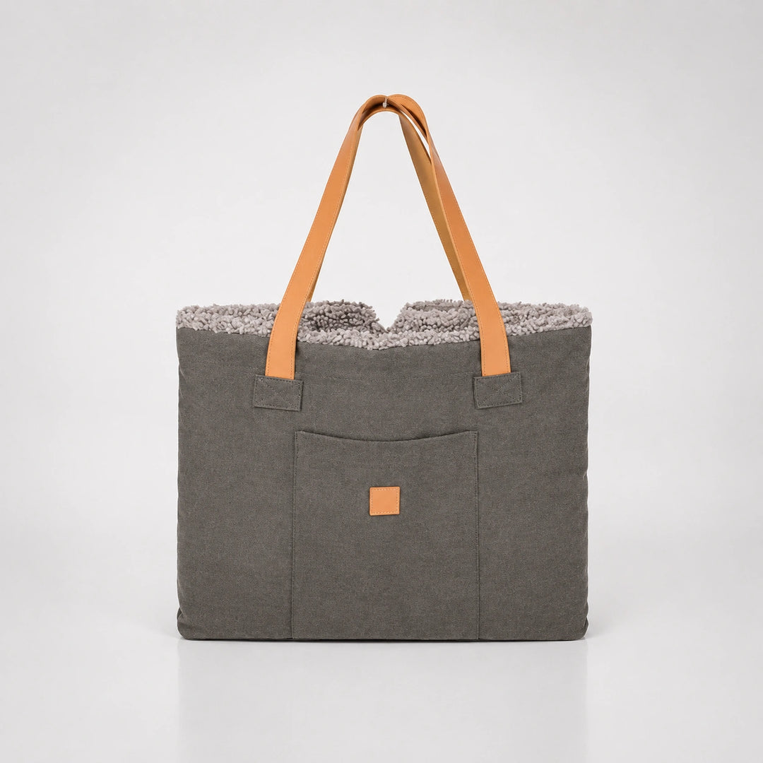 PET & Co. Zürich Facebook ad: Gemeinsam unterwegs, bequem und stilvoll.