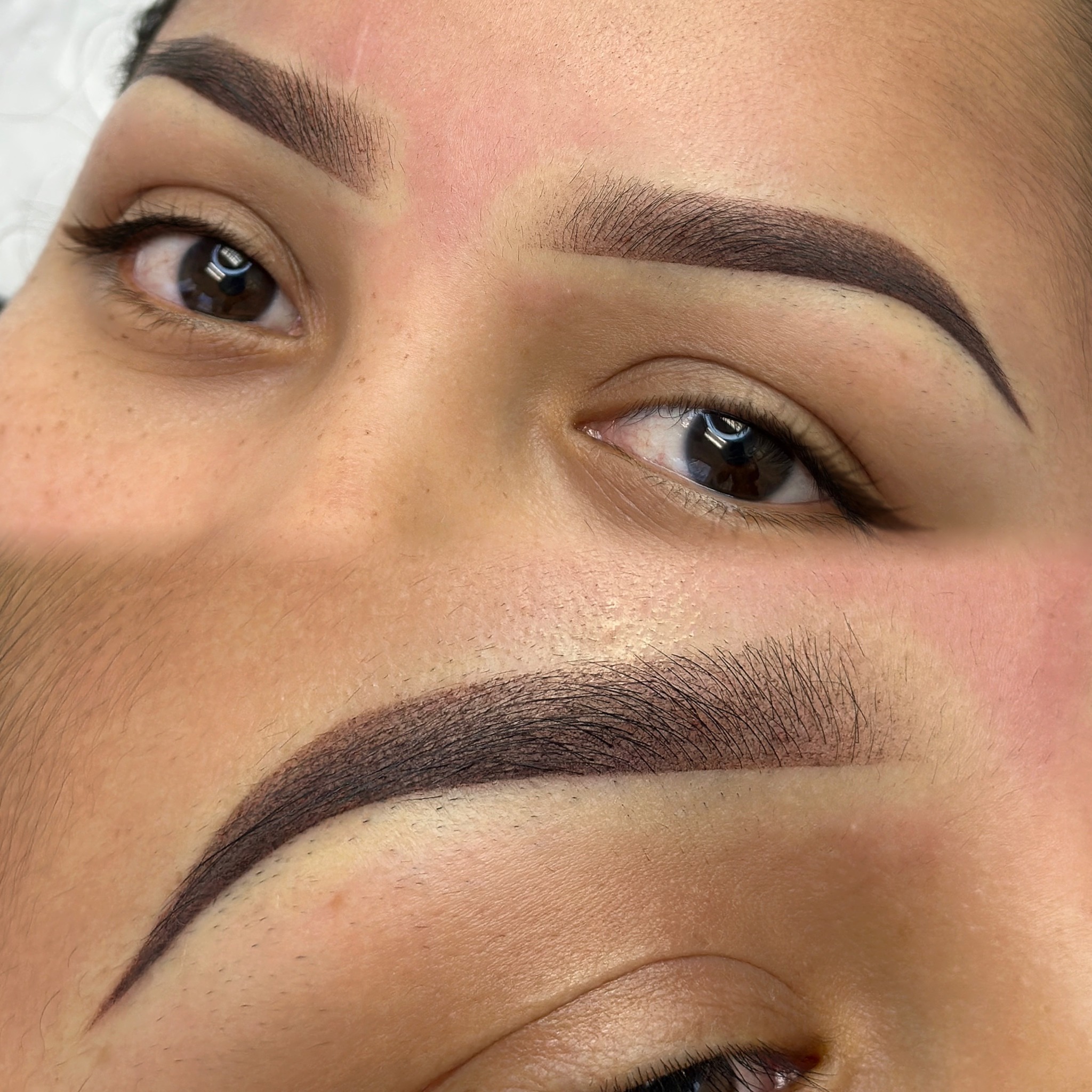 Brows by Ashley Facebook ad: Chat in Messenger