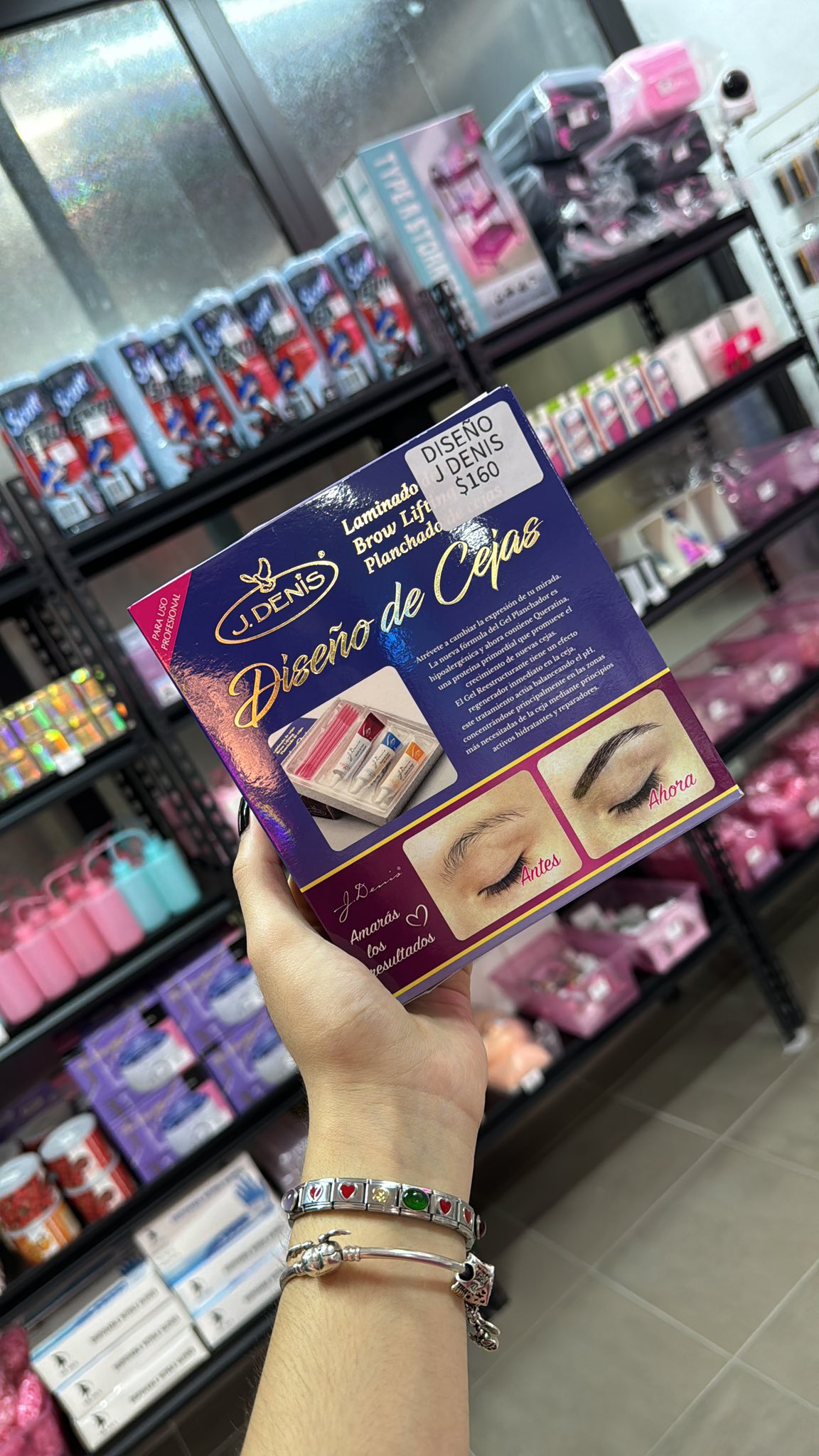 Lashes go Facebook ad: Para unas cejas HERMOSAS
