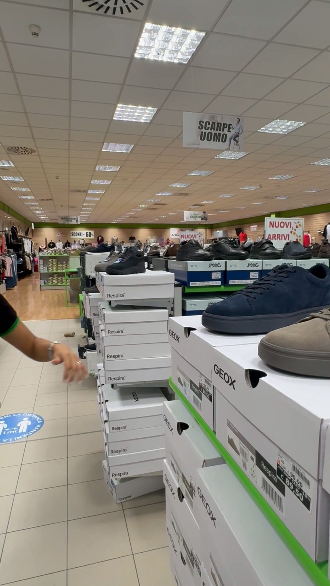 Che 48 Calzature e Abbigliamento Facebook ad: Nuova Collezione Geox