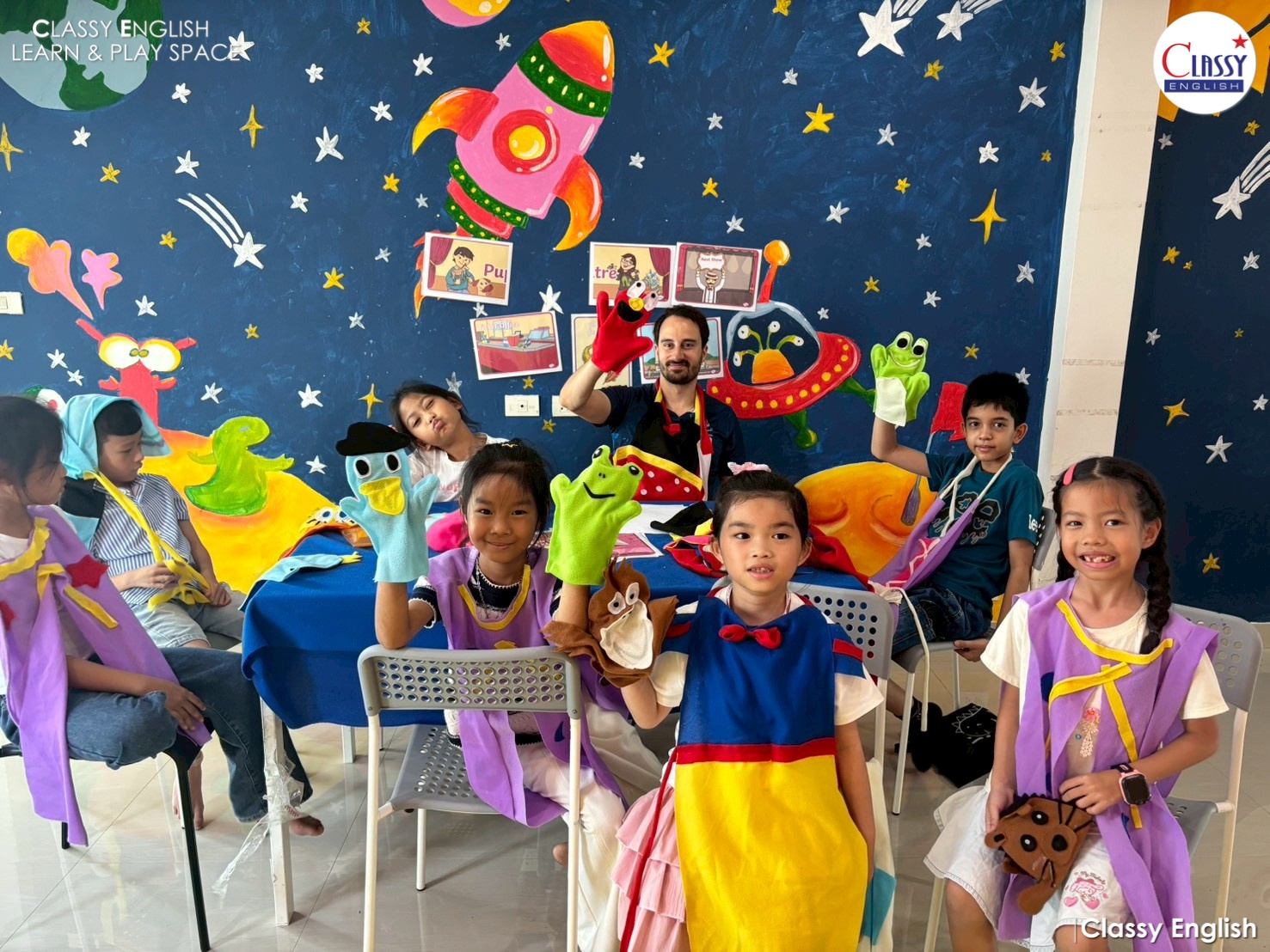 Classy English Learn and Play Space เรียนภาษาแบบอินเตอร์ Facebook ad: Classy English โดดเด่นด้วยการเรียนรู้ผ่าน สถานการณ์จริง