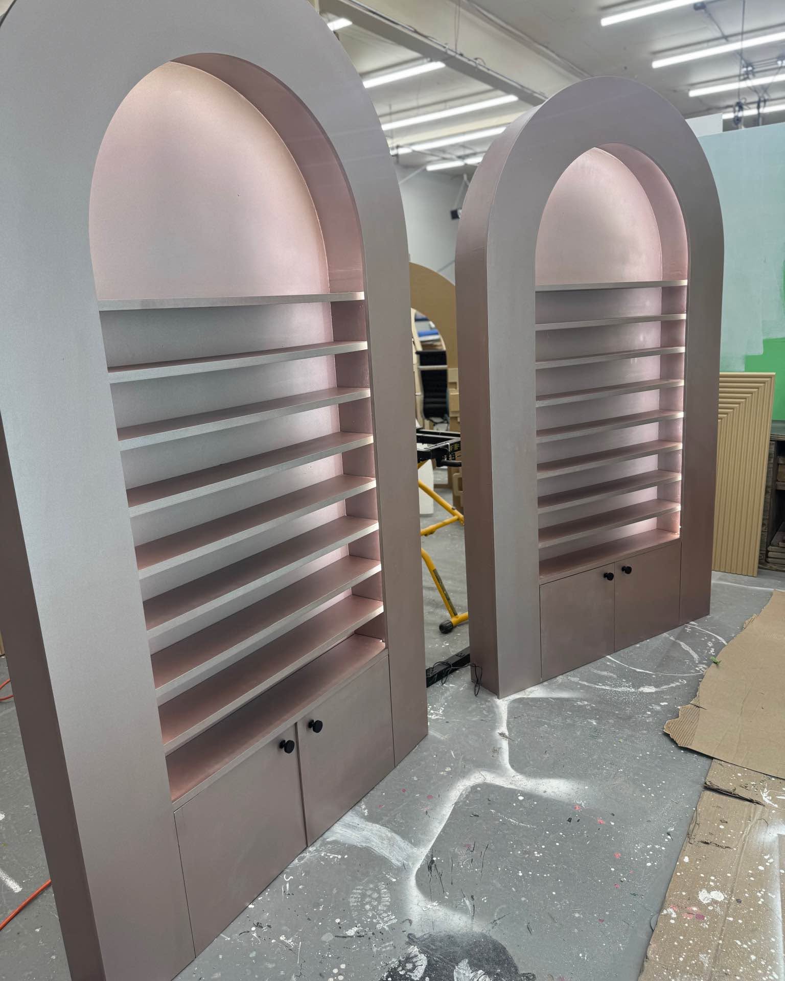 Eswar Anandapadmanaban Facebook ad: Nail salon Arch decor