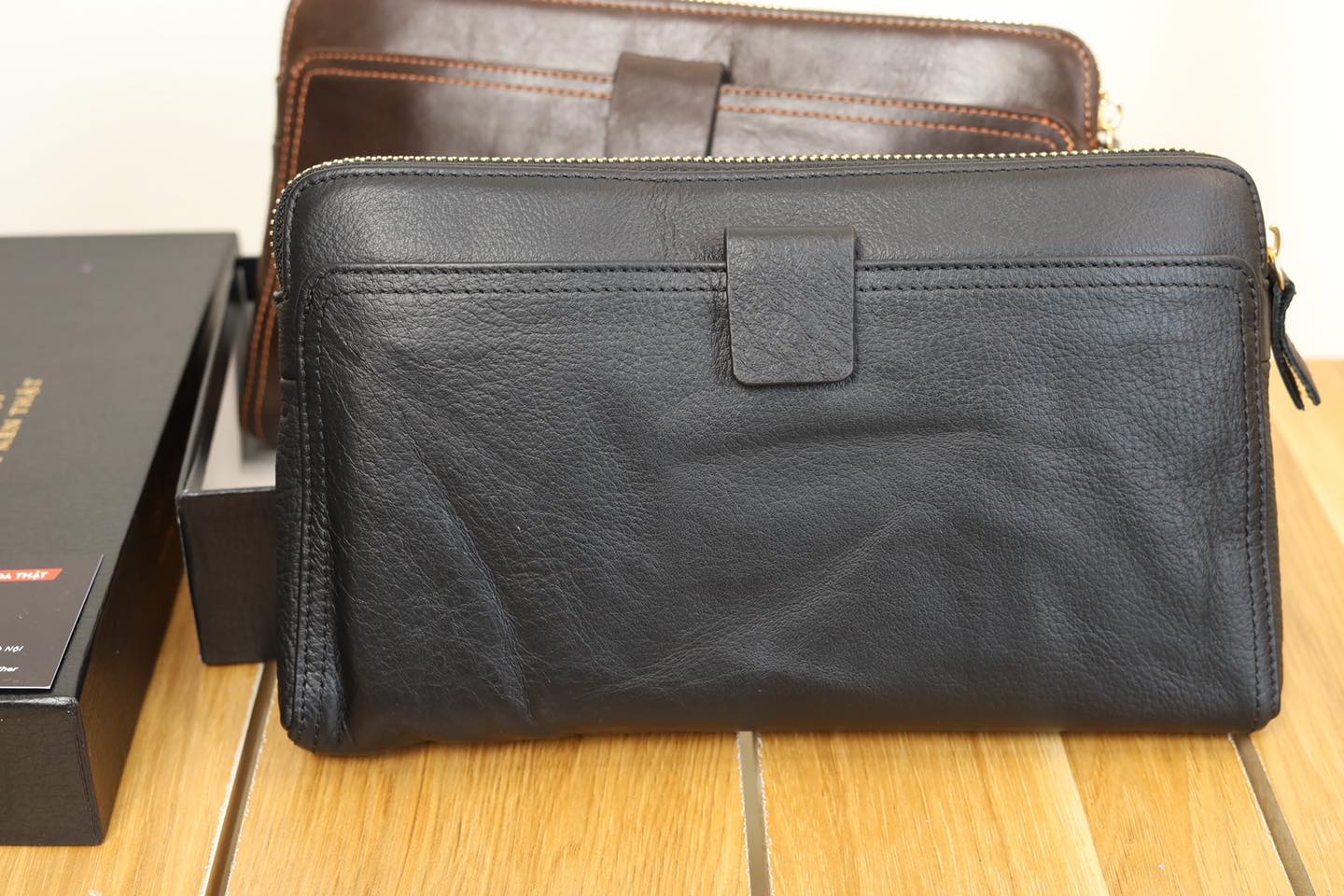 Liinz Men's Clutch Facebook ad: Năm cũ khép lại với nhiều khó khăn