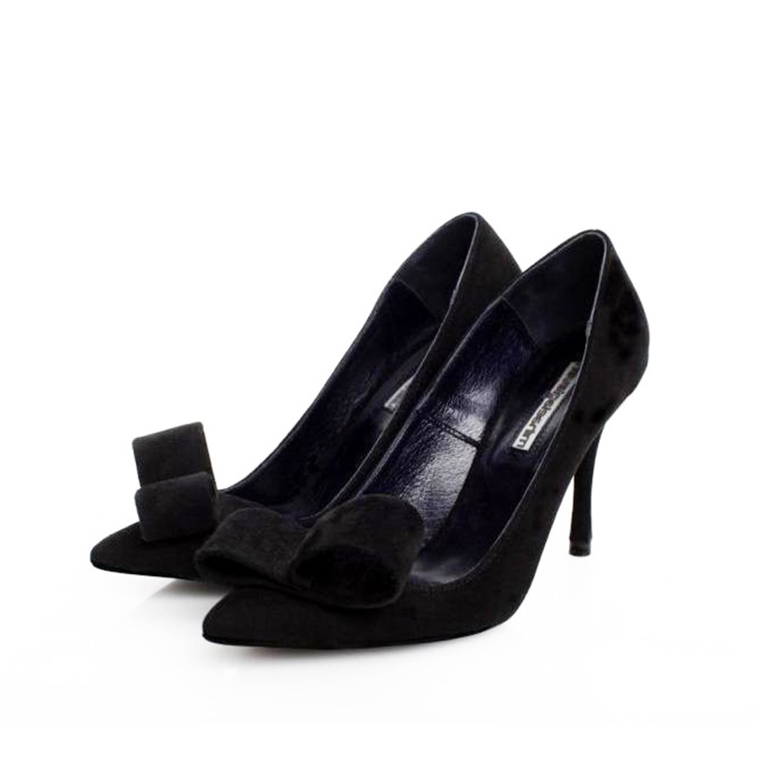 Mihaela Glavan Facebook ad: Contemporary design meets comfort in every collection.