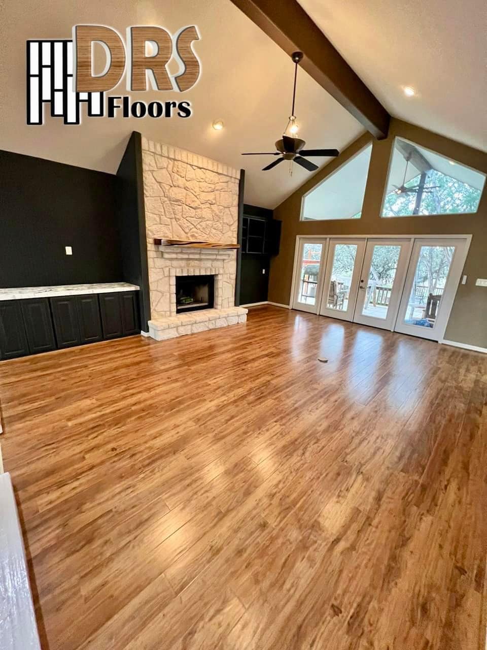 DRS Floors / Flooring Installation San Antonio Facebook ad: Se ofrecen servicios de instalación de pisos y…