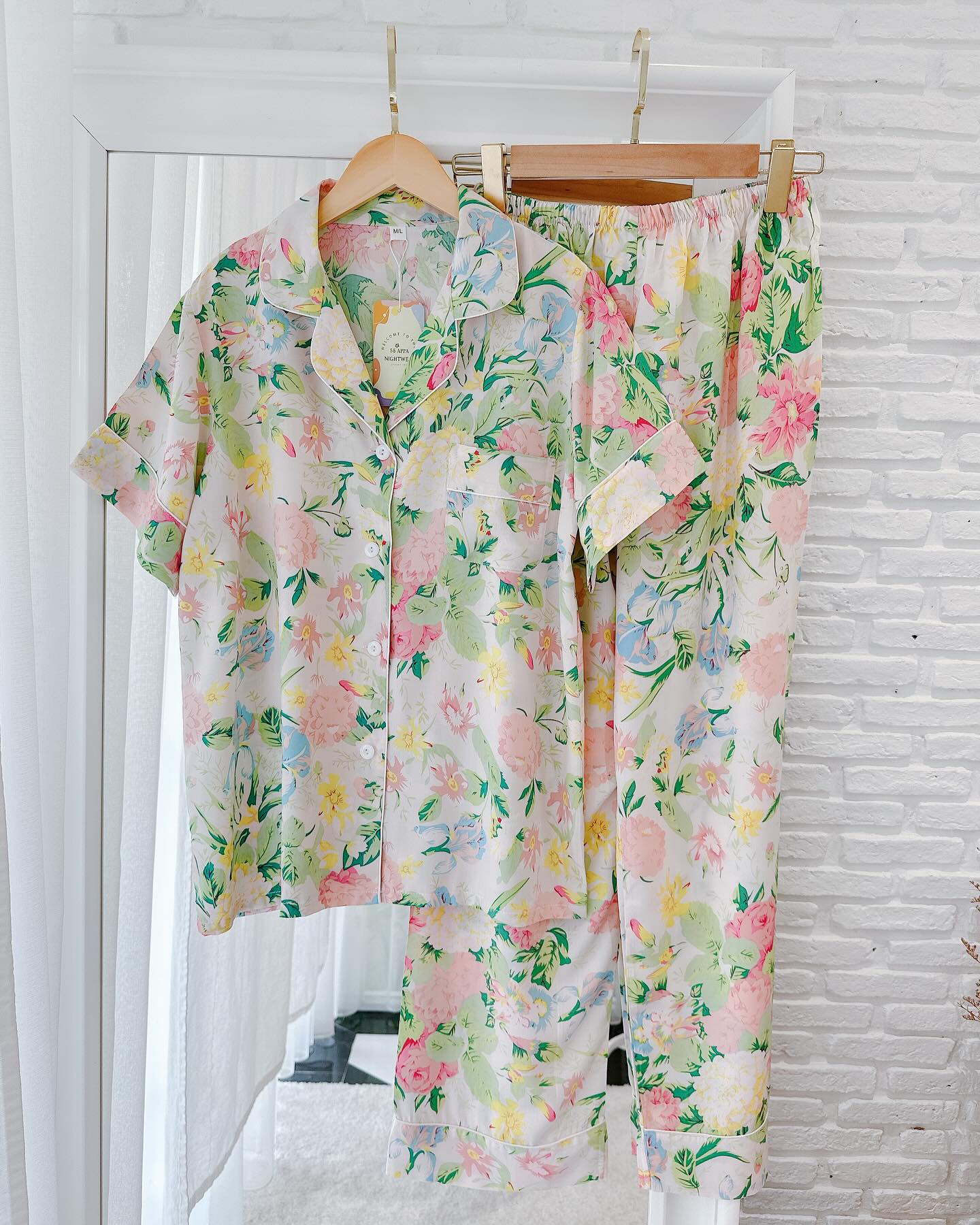 55appa nightwear ชุดนอนพรีเมียม นุ่มใส่สบาย Facebook ad: NEW COLLECTION ลายใหม่สวยสุด!พร้อมส่ง 450 450 450 บาท