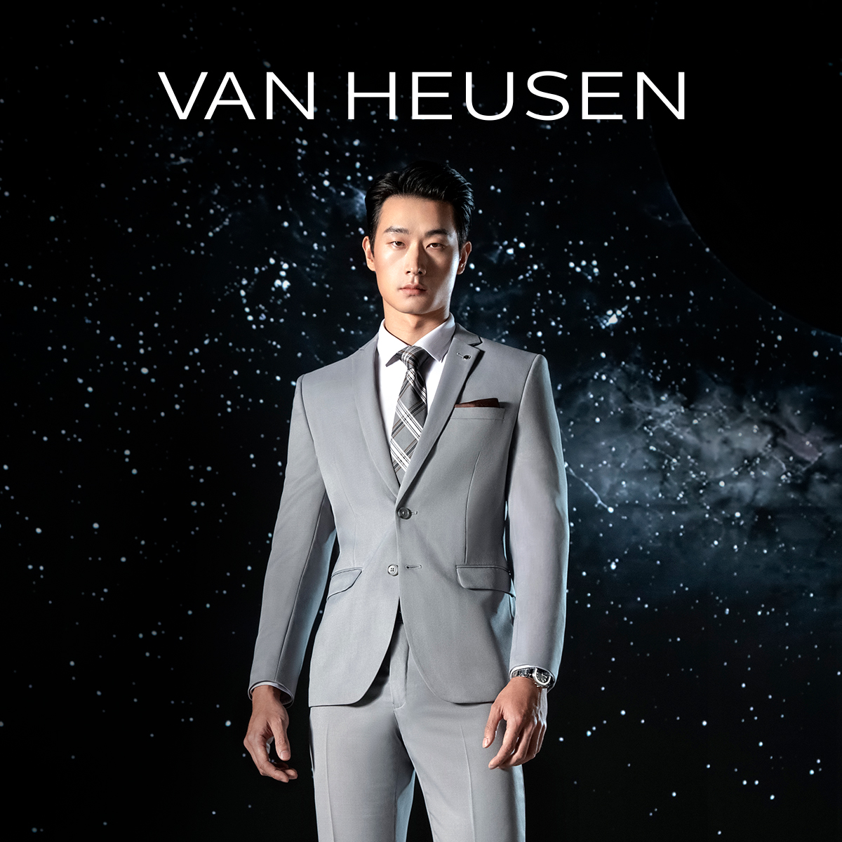 Van Heusen Facebook ad: Astrolite. Engineered To Lead.