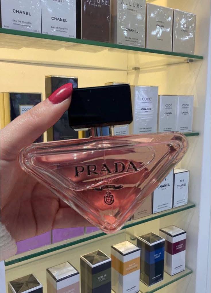 AURA Perfume Facebook ad: 30% discount+deli freeအစီစဉ်လေး လာပါပြီဗျ