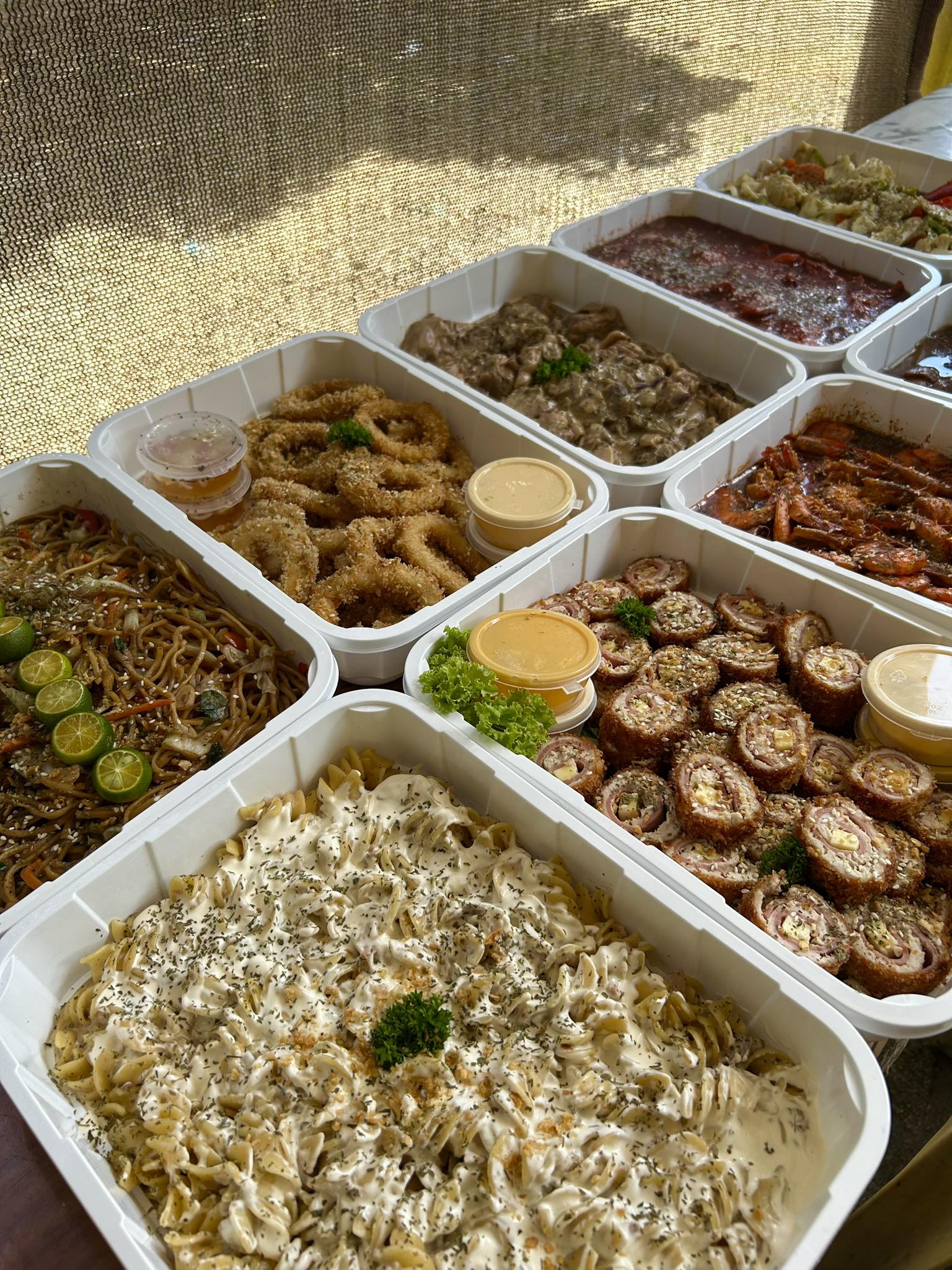 ๐๐ก๐ ๐๐ฐ๐๐๐ญ ๐๐ง๐ฌ๐๐ง๐ข๐ญ๐ฒ Facebook ad: Food trays that speak for themselves since 2020โฆ