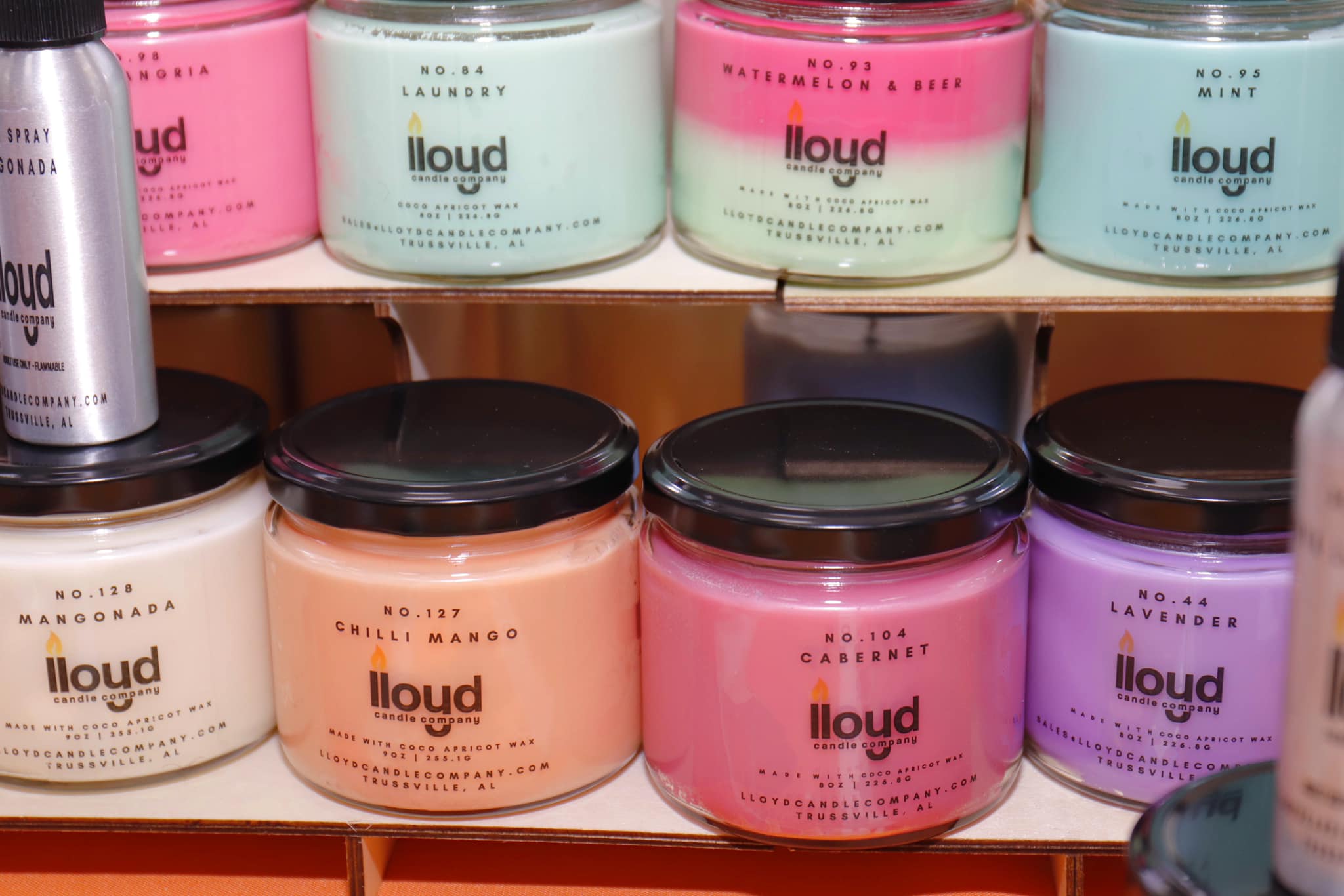 Lloyd Candle Company Facebook ad: We craft hand poured coco apricot creme wax…