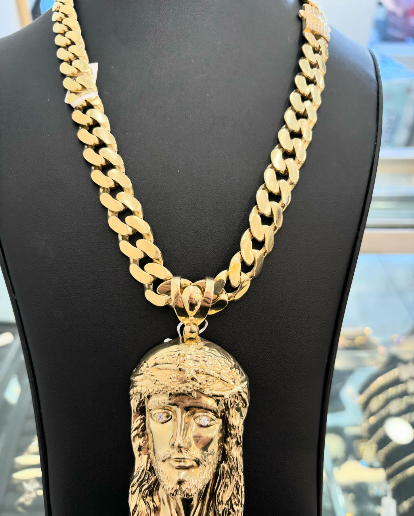 Marian Jewelry Facebook ad: Las mejores ofertas en oro 10k y 14k!