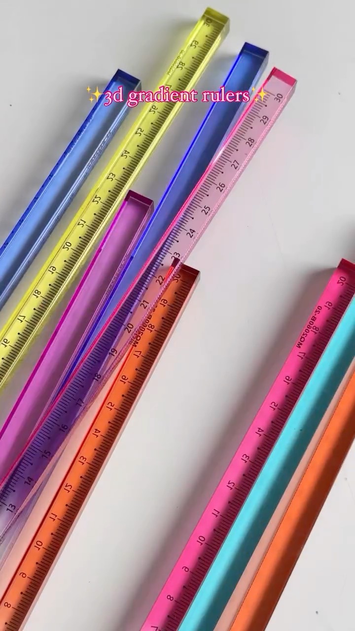 Demoda Facebook ad: A lil’ gradient glow-up for your desk