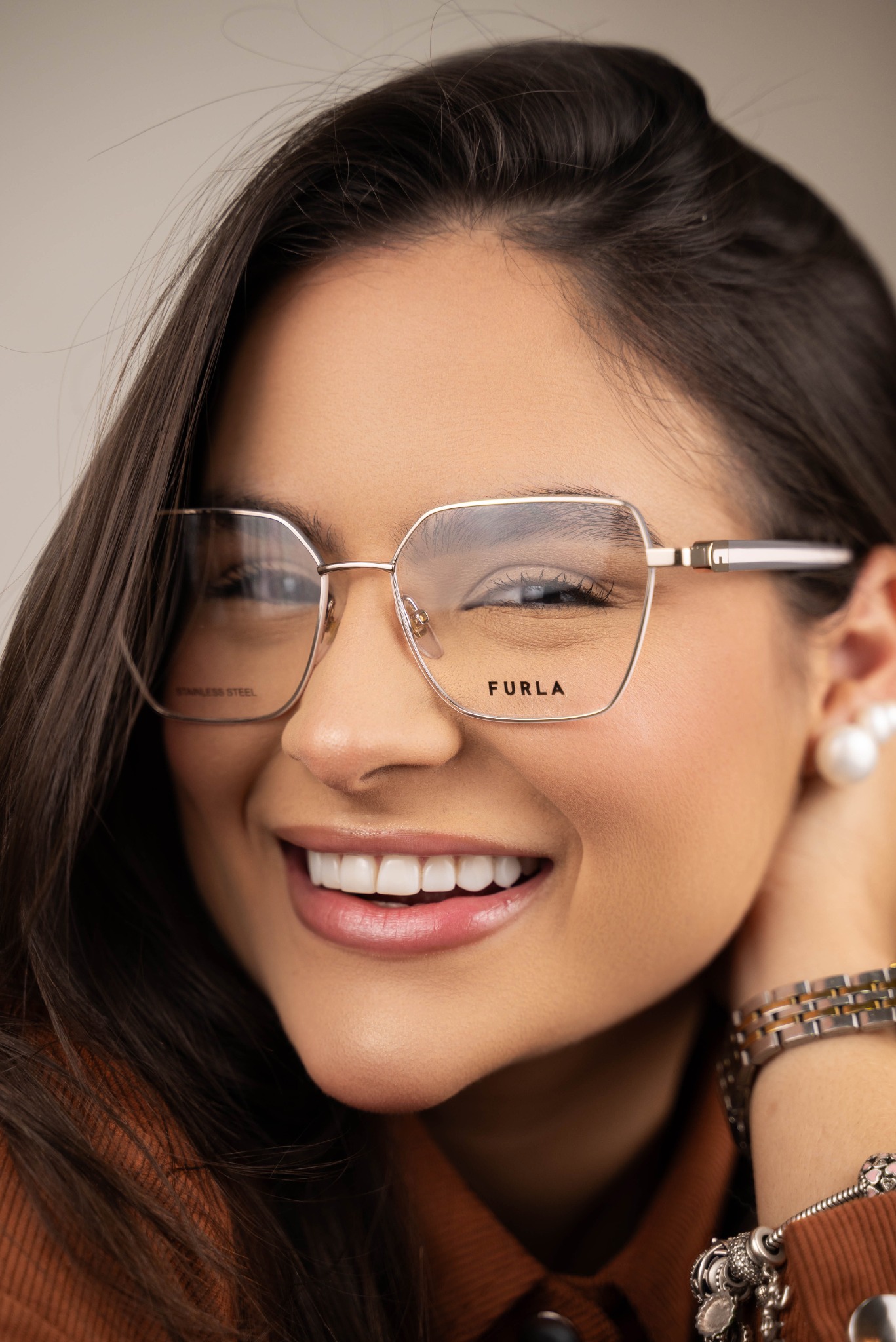 Óticas Buriti Facebook ad: Encontre seu estilo perfeito.