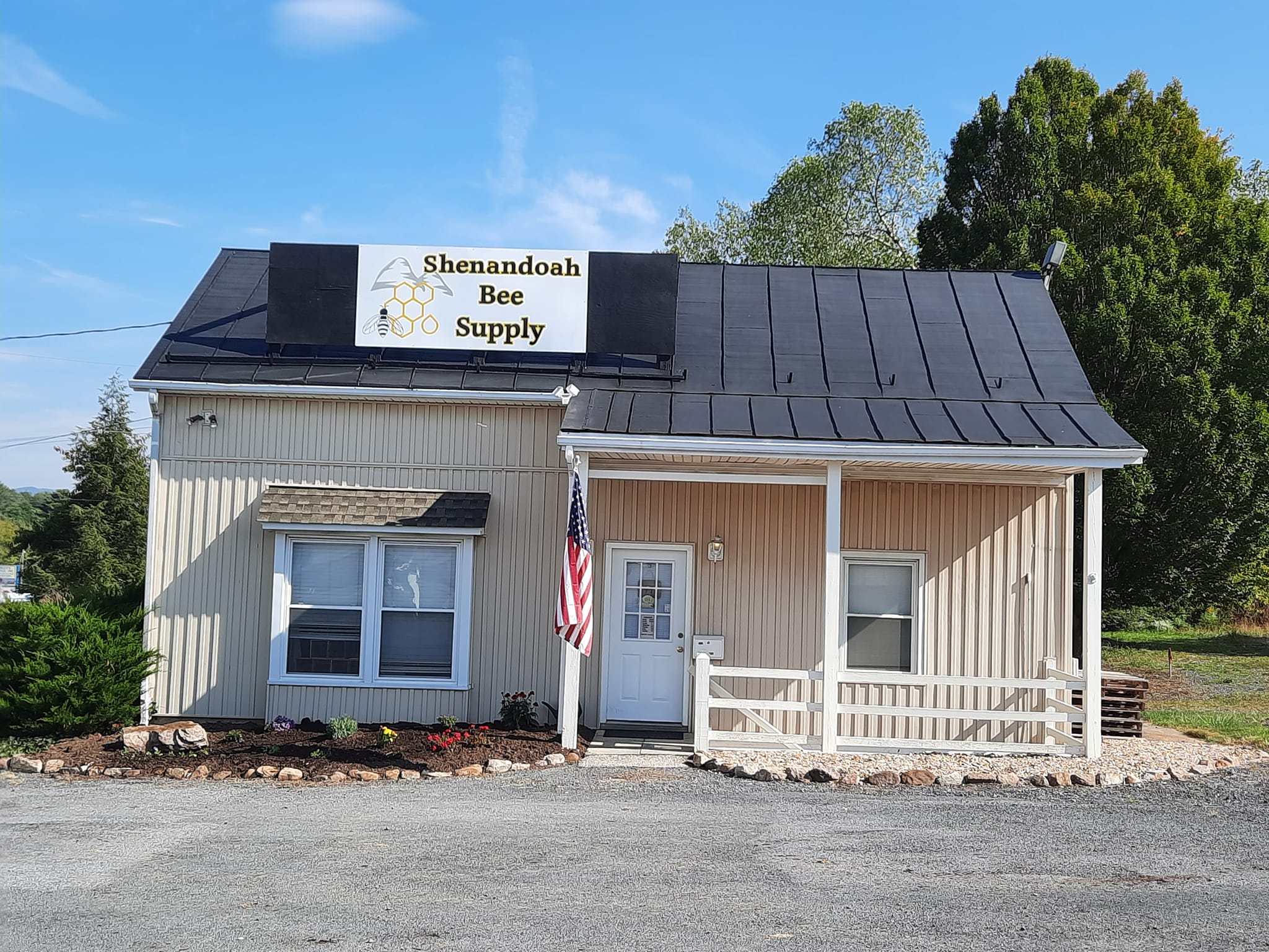 Shenandoah Bee Supply Facebook ad: ShenandoahBeeSupply Woodstock | Beekeeping Supplies &…