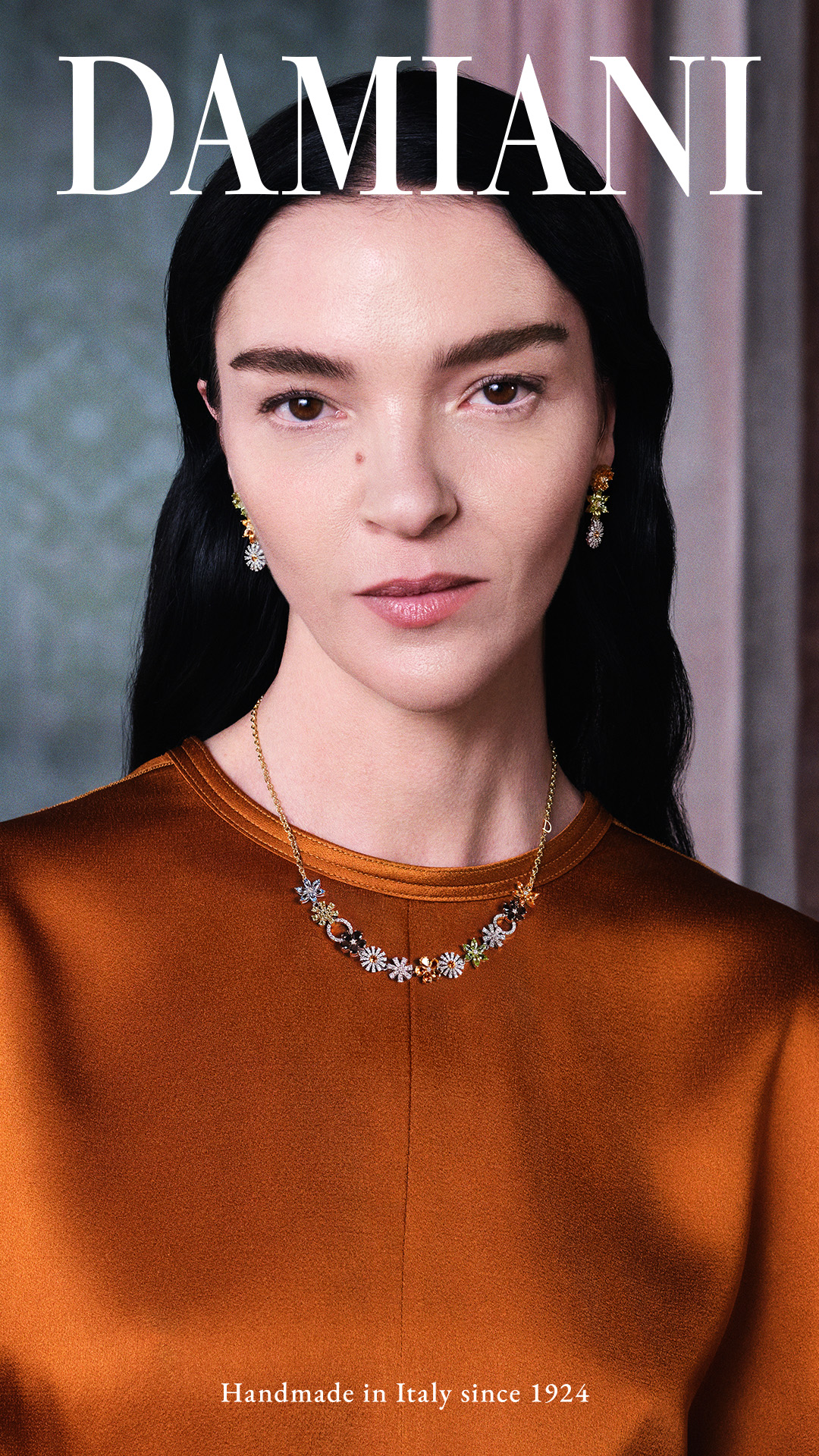 Damiani Facebook ad: L’iconica top model Mariacarla Boscono indossa gioielli…