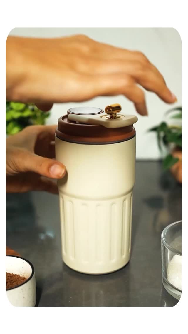 StrawVarie Facebook ad: The cutest insulated mug. Your coffee is safe or hours!