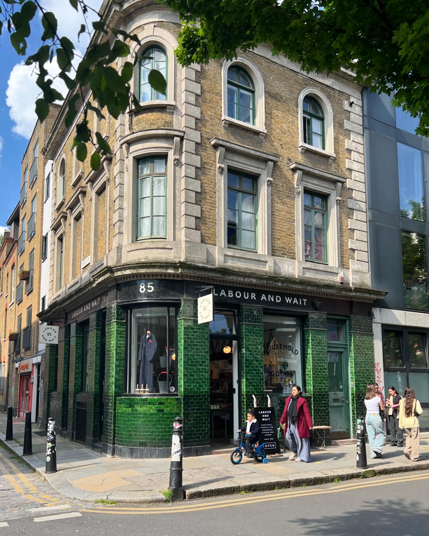 Labour and Wait Facebook ad: Is this the best shop in London?