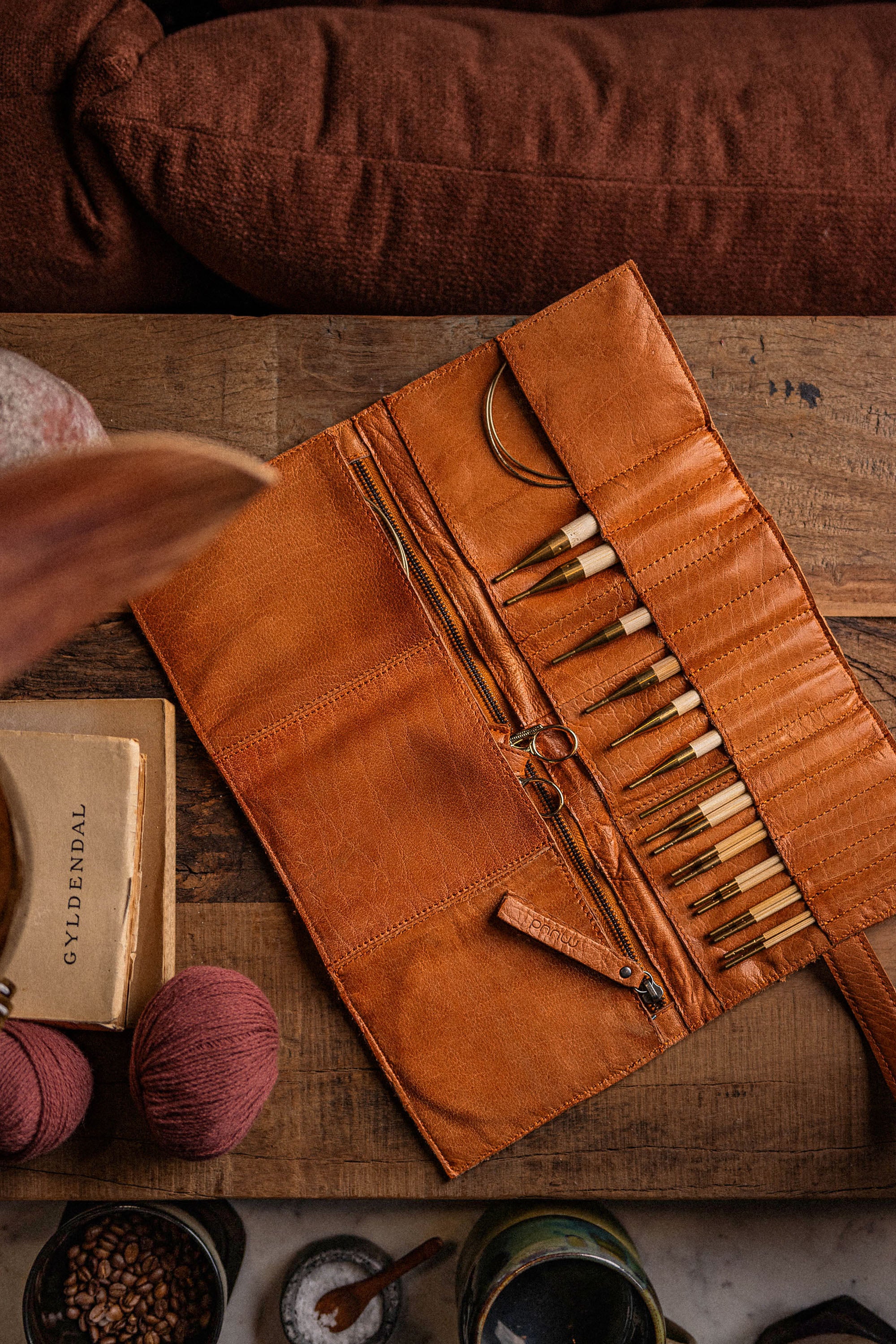 Muud living Facebook ad: Tired of tangled yarn and unfinished projects everywhere?
