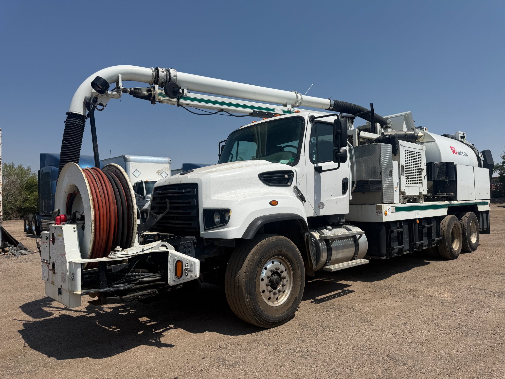Al Robles Facebook ad: 2014 FREIGHTLINER 114SD