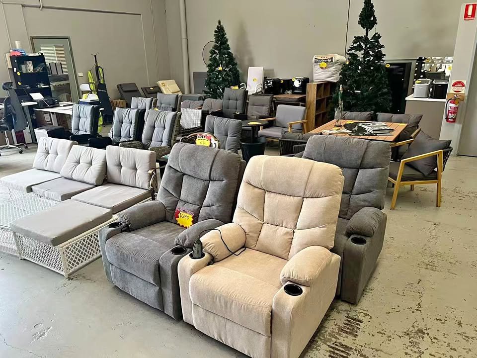 Grace Li Facebook ad: Outdoor sofa, warehouse clearance, brand new. Pickup from…