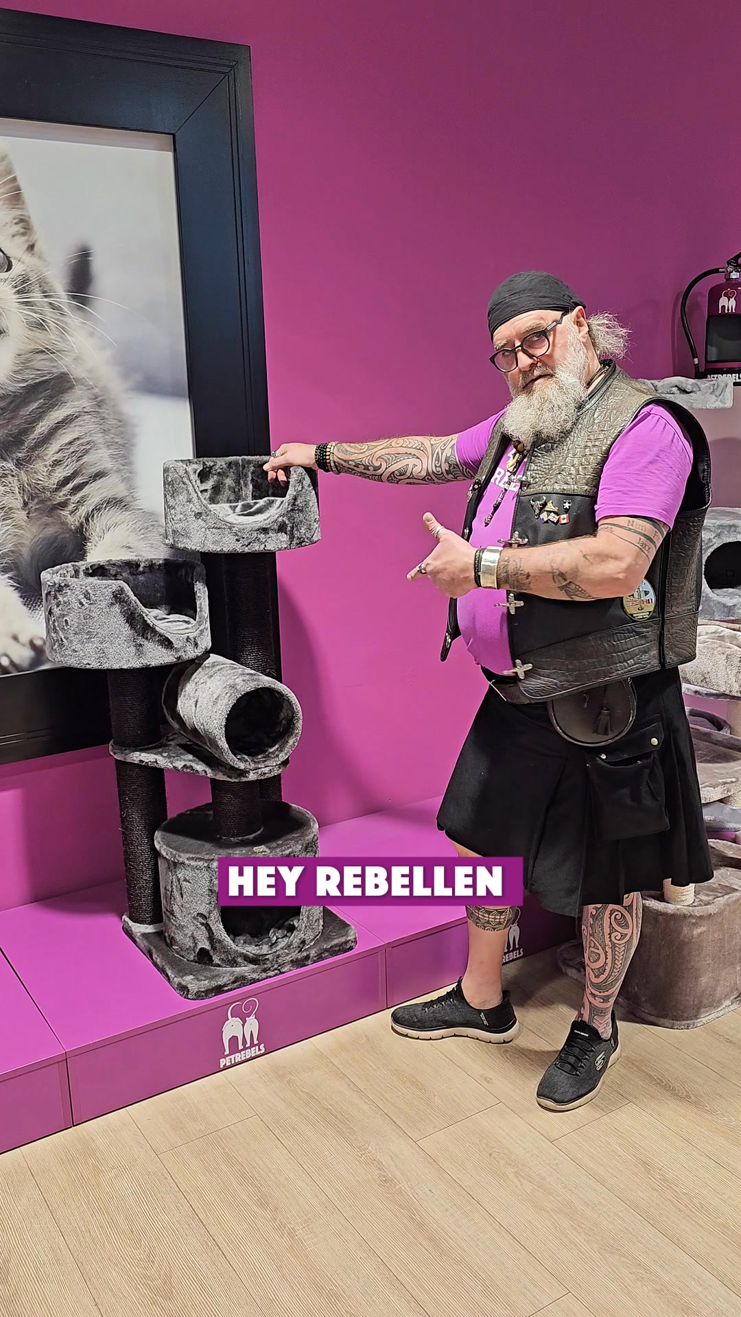 petrebels.com Facebook ad: Klein, aber stark