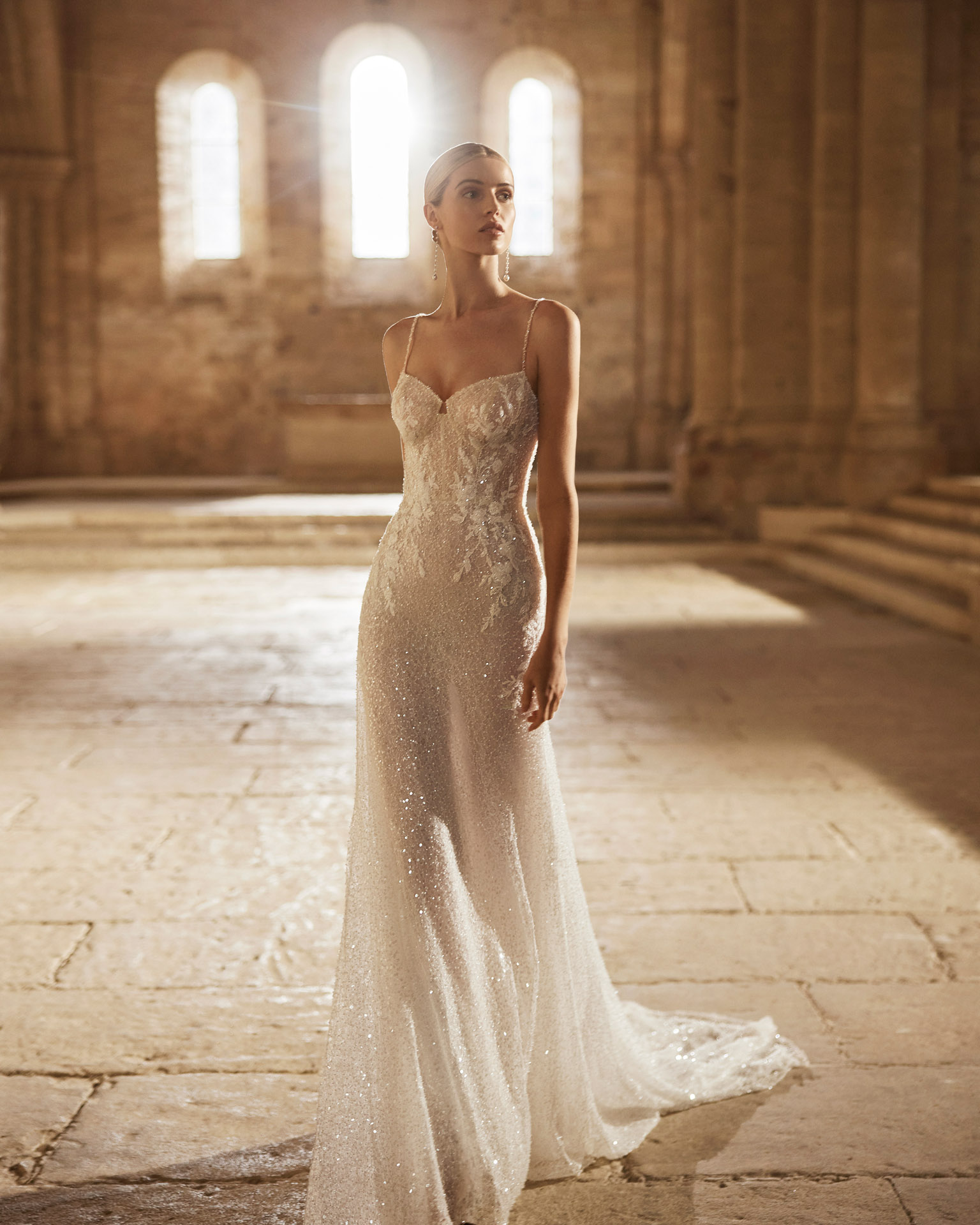 Beloved Hochzeitsstudio Facebook ad: Der Moment, in dem du dein Kleid findest…
