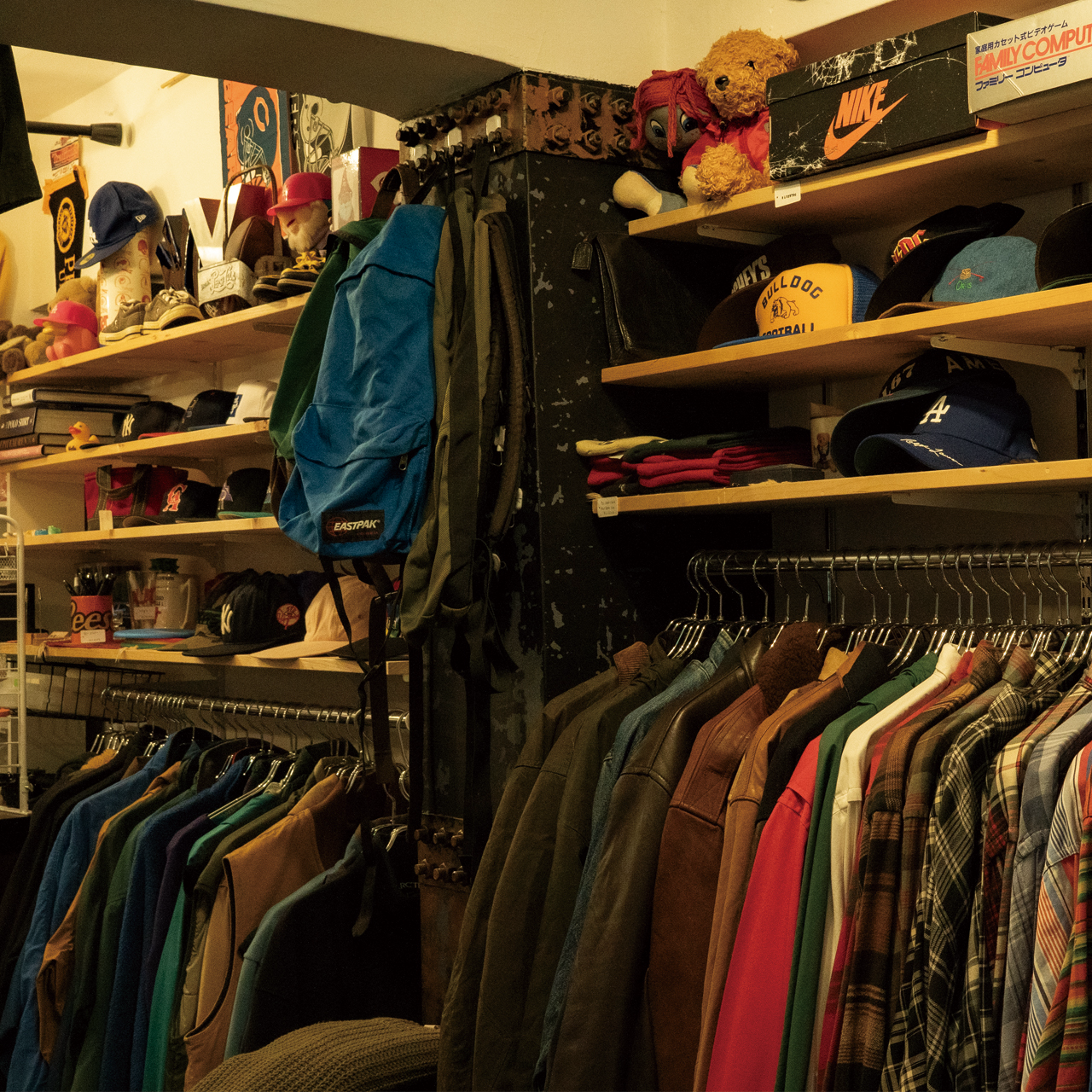 古着屋youth vintage Facebook ad: 店内の半分が90s Ralph Laurenの横浜市中区の古着屋。