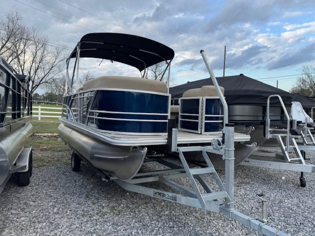 Josh Anderson Facebook ad: 2026 Sylvan Mirage 820 Cruise