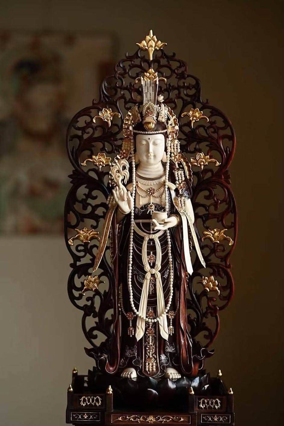 Masterpiece Art wood - แกลอรี่ไม้แกะสลักชิ้นโบว์แดง ภูเก็ต Facebook ad: ผลงานชิ้นโบว์แดง องค์พระโพธิสัตว์กวนอิม ปางประทานพร (南海观音)