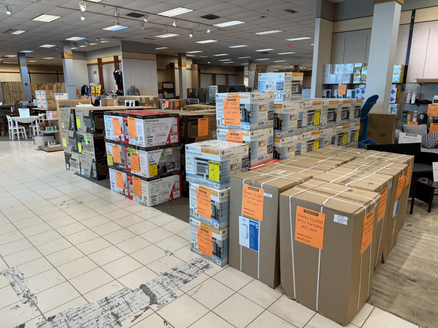 Muscatine Warehouse Bargains Facebook ad: STOP SCROLLING… THIS IS NOT YOUR AVERAGE HOME…