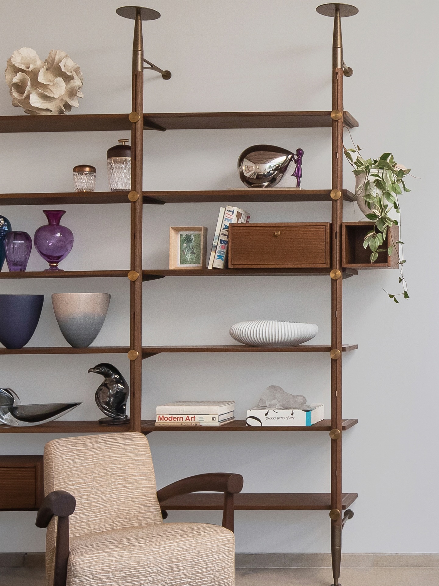 Niso Furniture - ניסו רהיטים Facebook ad: יש פריטים שממלאים חלל, ויש כאלה שמגדירים אותו.