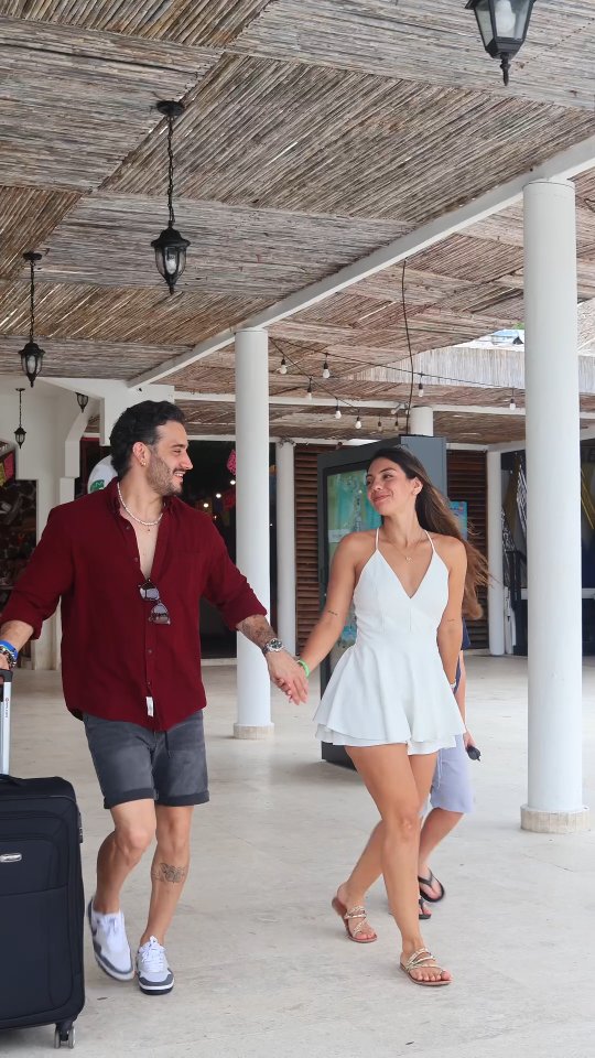Arenas Travel Club Facebook ad: Nada como llegar a un resort donde lo…