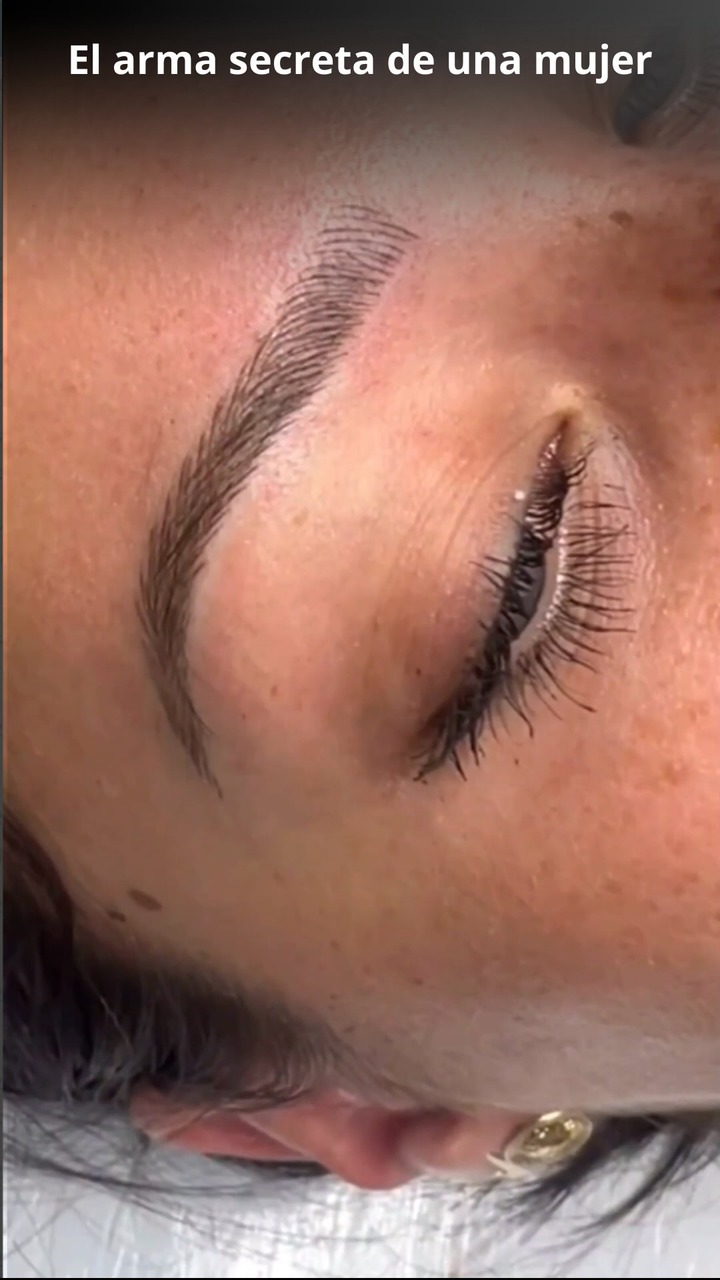 Alas De Mariposa WOW Facebook ad: ¿Cansada de retocar tus cejas cada día?