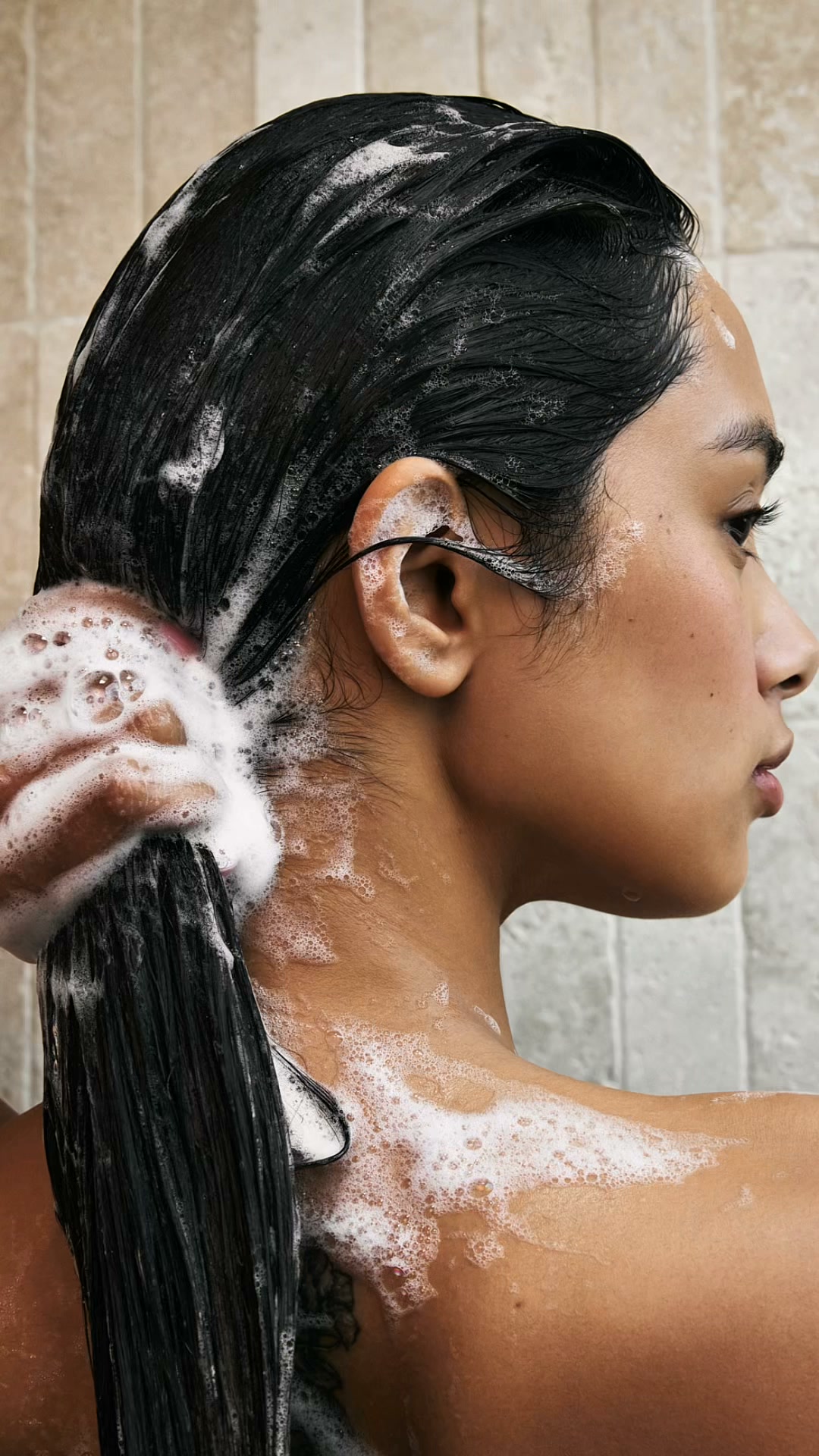 LolaVie Facebook ad: Healthy, Hydrated Hair Starts Here