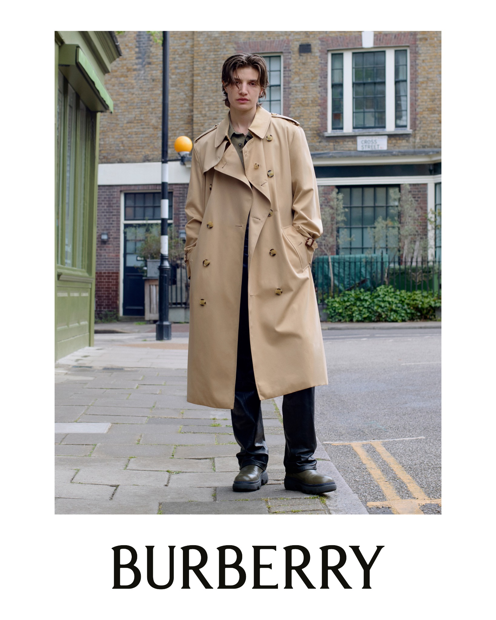 Burberry Facebook ad: Four cities. Ten iconic styles.