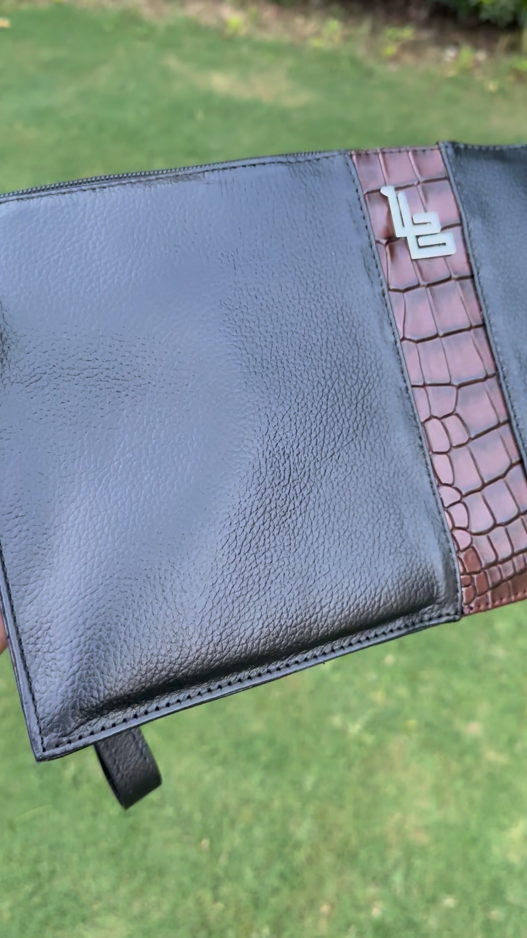 LeatherLush.com Facebook ad: ๐ฌ๐ผ๐๐ฟ ๐น๐ผ๐ผ๐ธ ๐๐ฎ๐๐ ๐ฎ ๐น๐ผ๐. ๐ ๐ฎ๐ธ๐ฒ ๐๐๐ฟ๐ฒโฆ