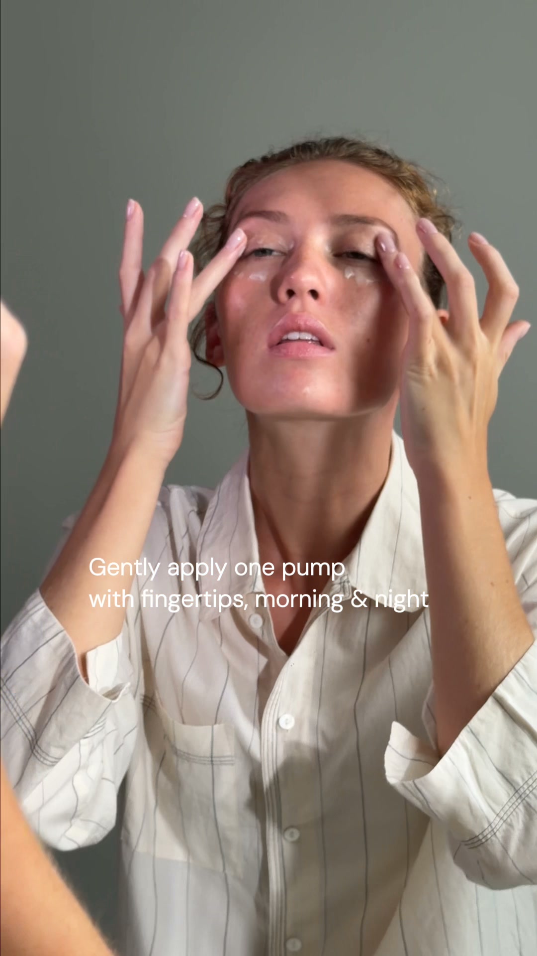Elemis Facebook ad: Illuminates. Smooths. Firms