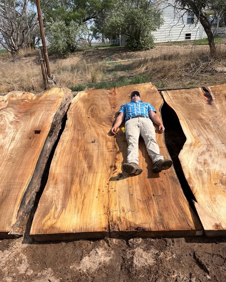 Sarah Craig Miller Facebook ad: Need A Dining Room Table?