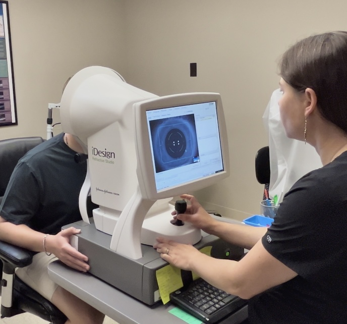 Minnesota Eye Institute Facebook ad: Experience the Difference with Our 100% Locally Owned…