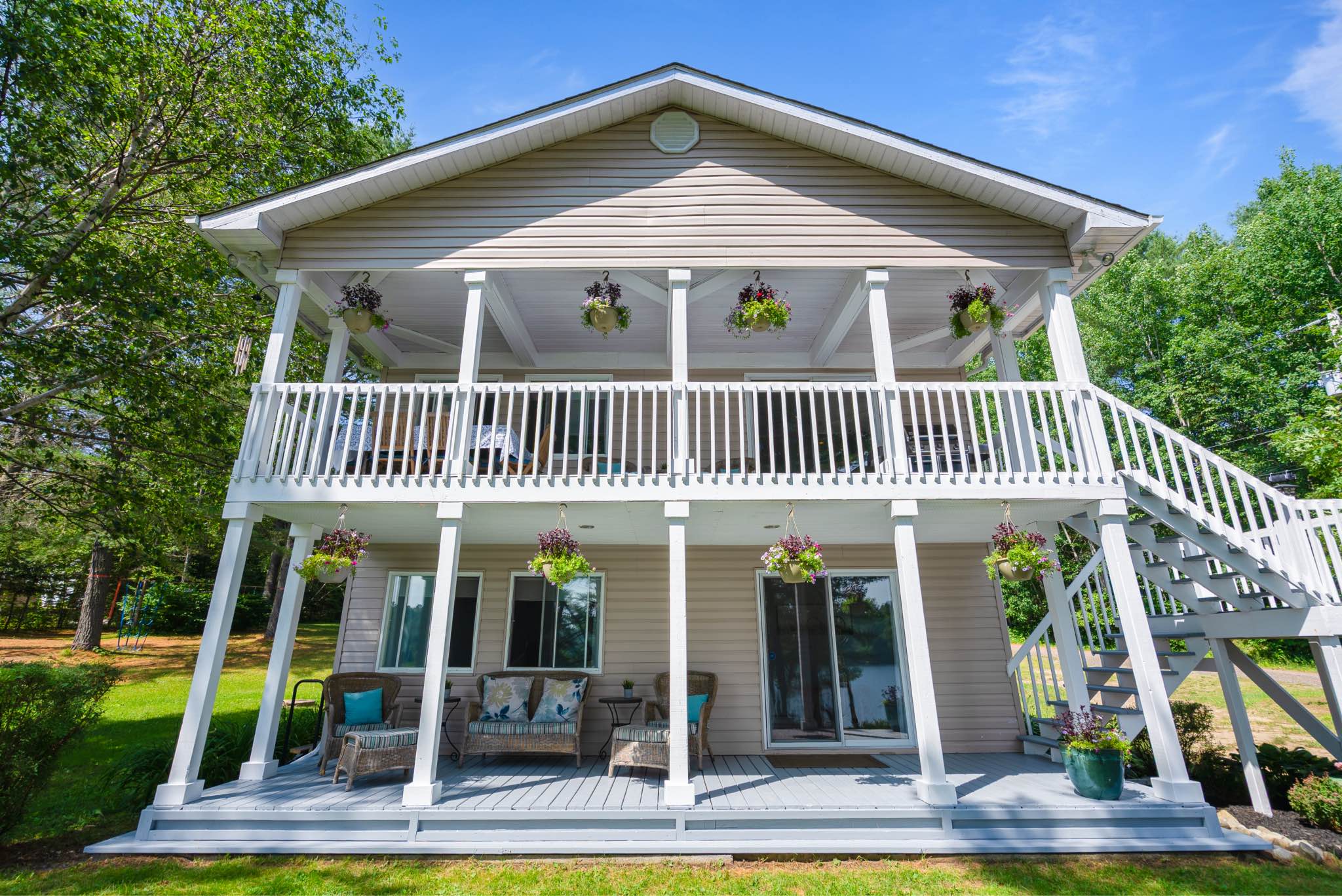 Catherine Houlden Facebook ad: 3 beds 2 bathrooms, House
