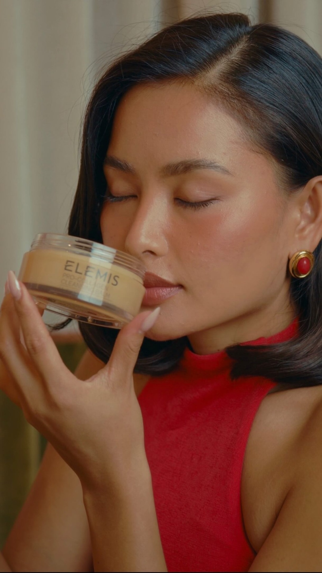 Elemis Facebook ad: Ad. The plan was date night.