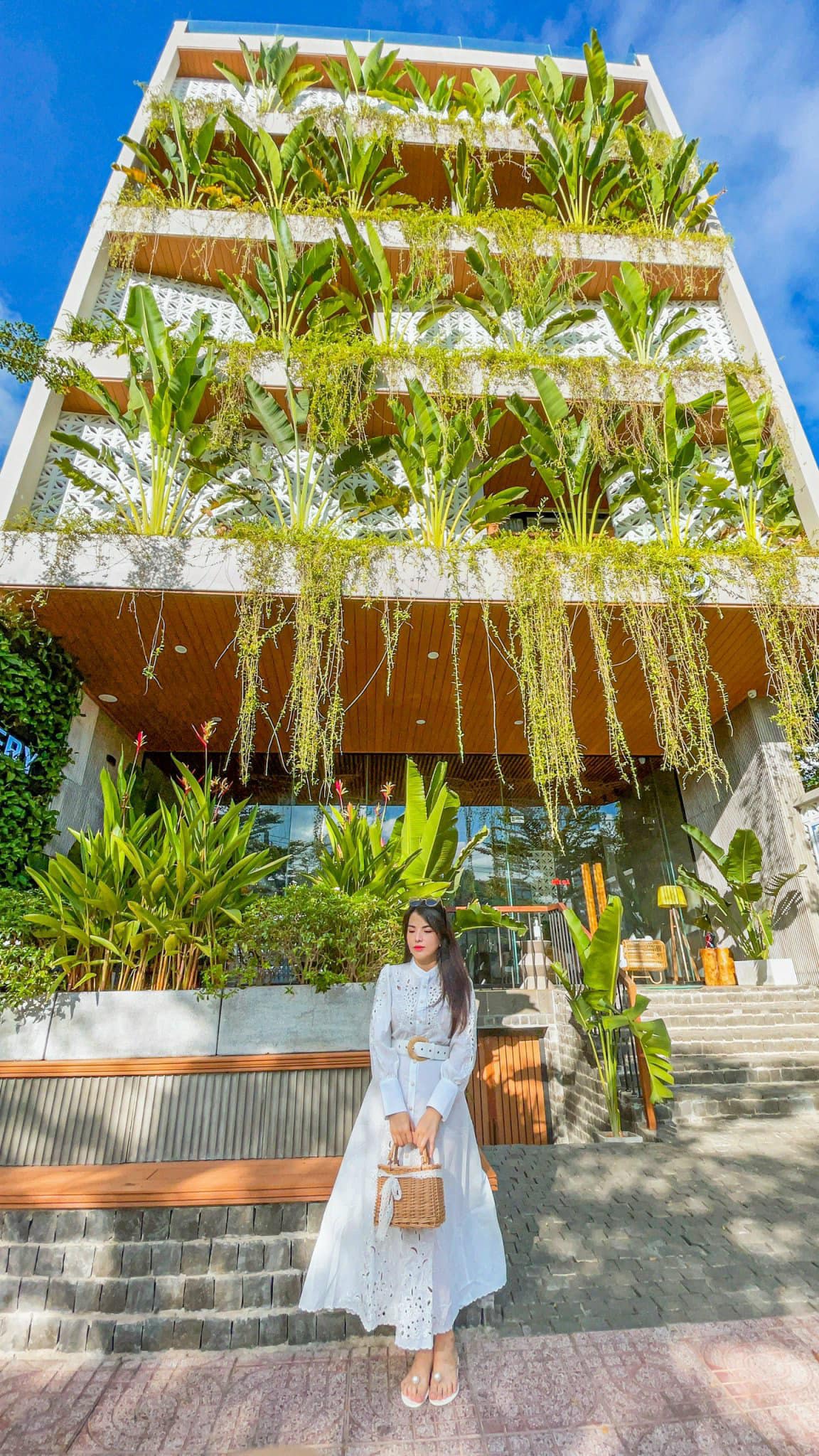 The Mystery Condao hotel Facebook ad: Thức dậy ở 1 nơi bình yên