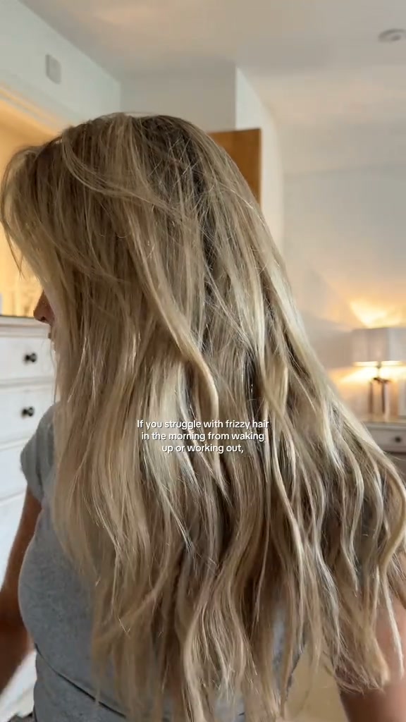 Color Wow Facebook ad: Frizz-free hair | UV protection against colour fade