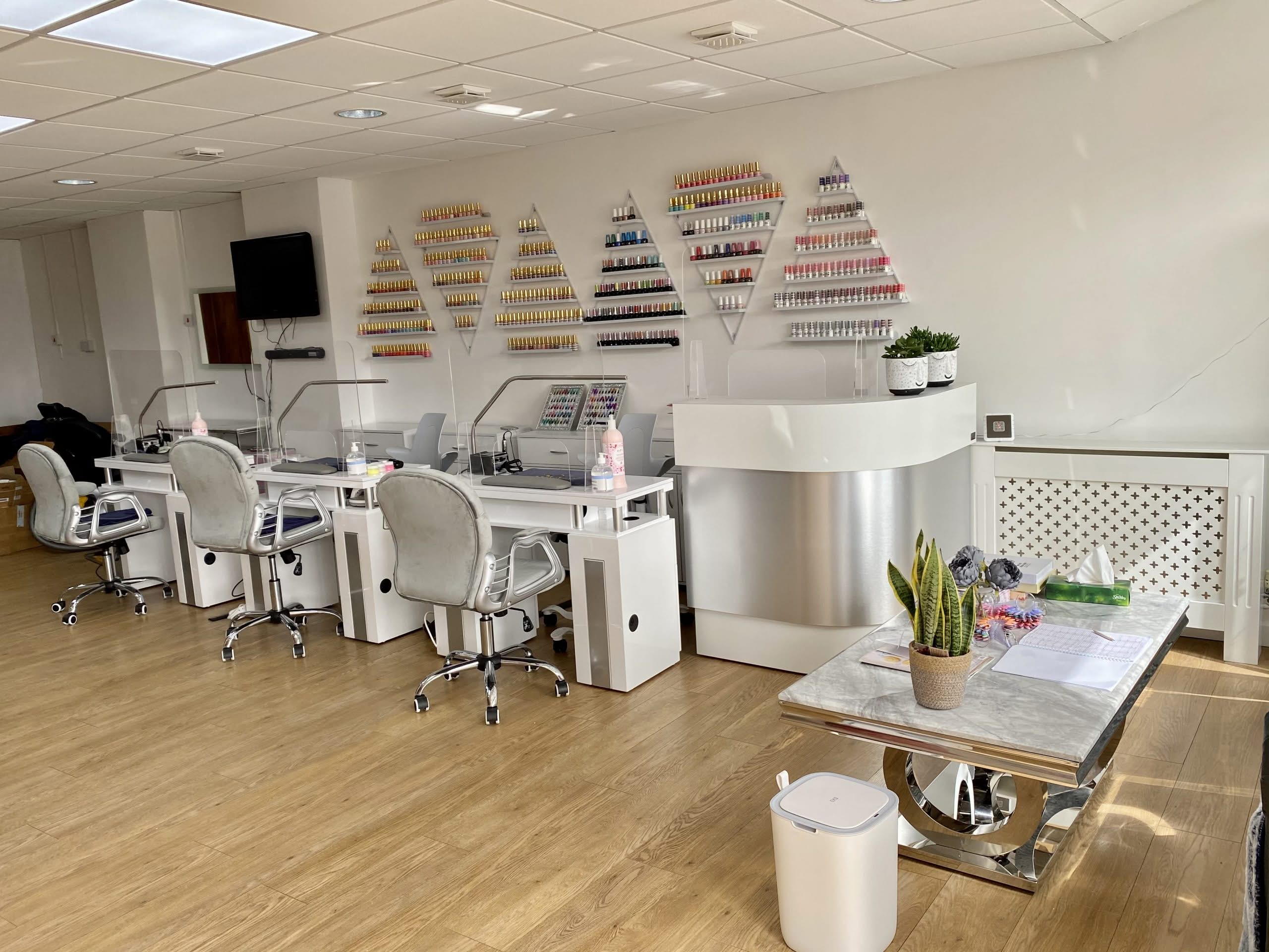 Helen Nails at Redhouse Swindon Facebook ad: Nail Bar | Beauty Salon | Redhouse, Swindon | Helen Nails…