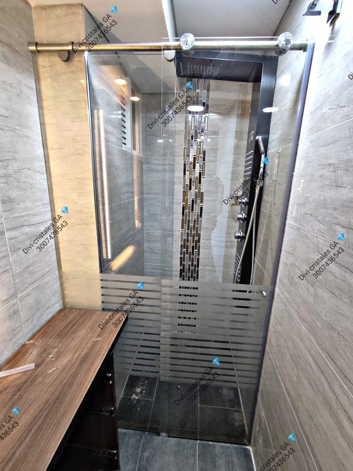 Divi-cristales GA Facebook ad: Transforma tu Baño en un oasis de lujo…