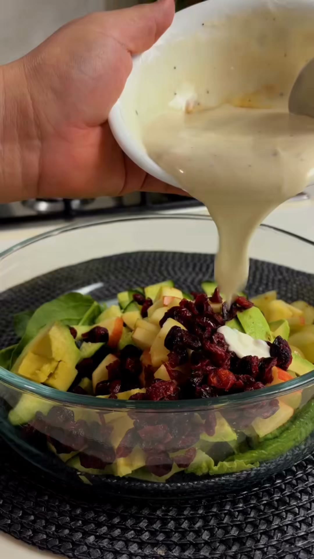 El Rincón de la Cocina Facebook ad: El secreto de una ensalada increíble no está en la lechuga.
