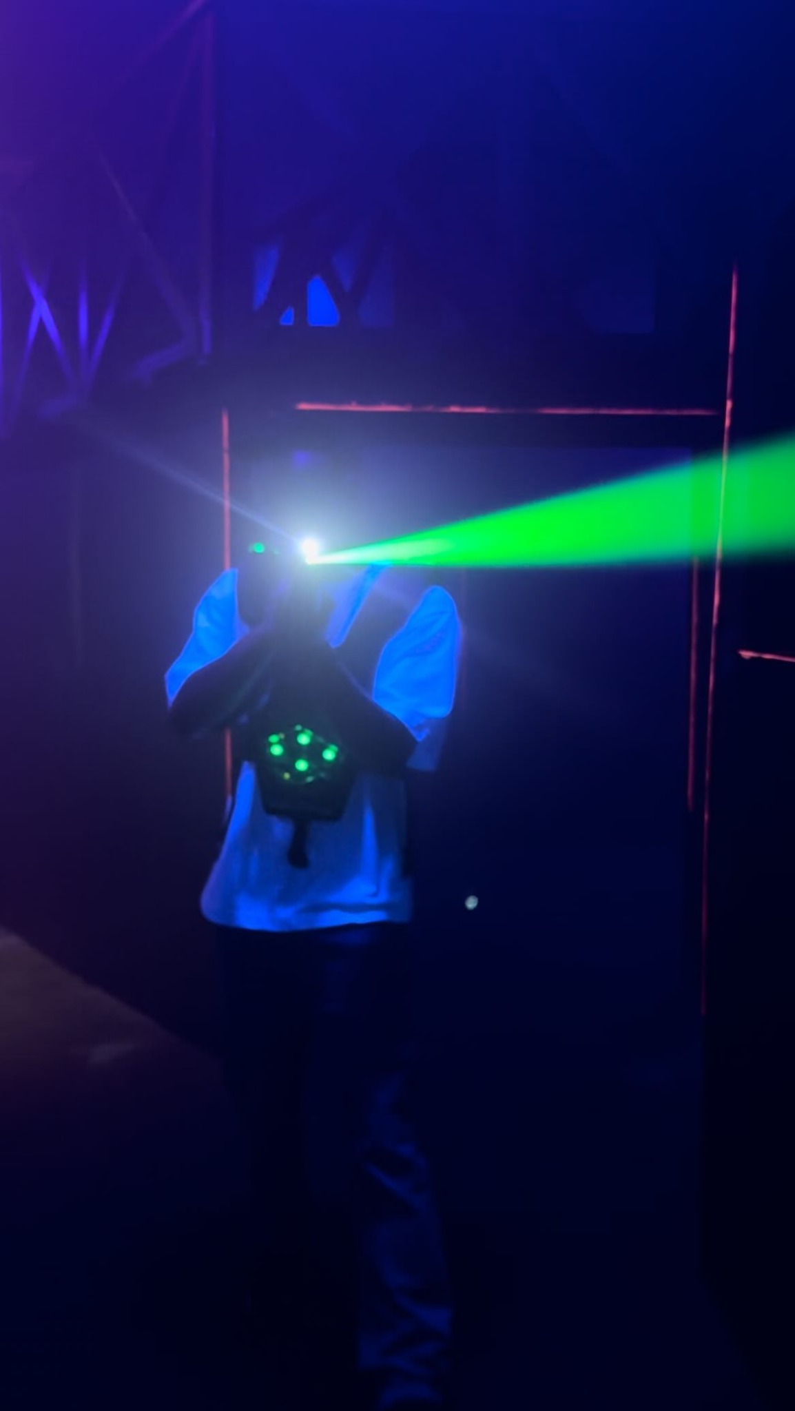 Almere Underground Facebook ad: Boek jouw lasergame party