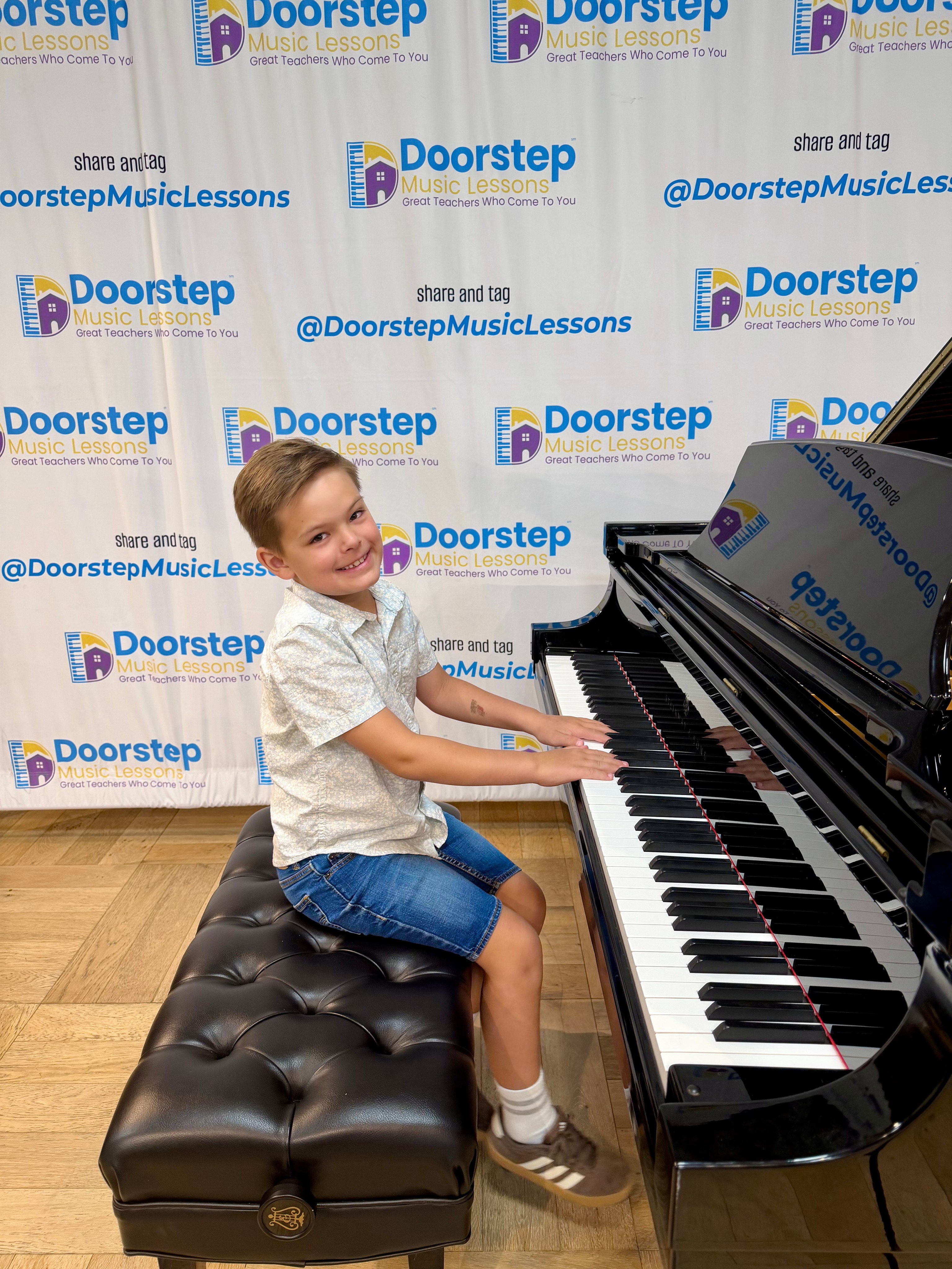 Doorstep.Music Facebook ad: Get a FREE lesson with your first month!
